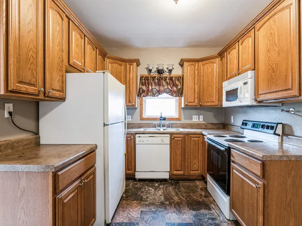 215 2nd St N, Coggon, IA 52218