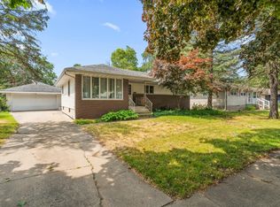 2616 40th St, Highland, IN 46322