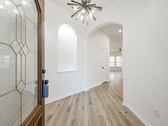 3rd image of 539 Lockland Ln
