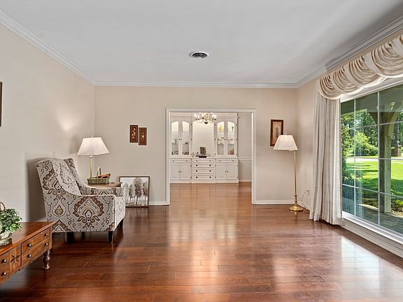 5th image of 505 Westover Dr
