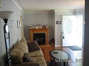 3rd image of 3149 Willow Ave