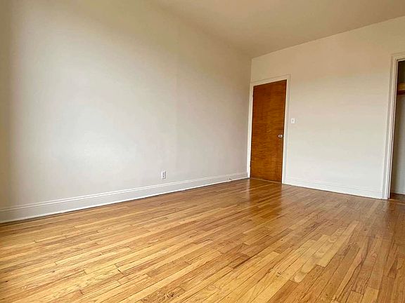 5th image of 639 W 204th St #6F