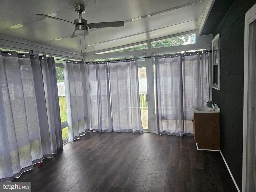 4 bed, 2.5 bath, 1852 sqft, $2,995 — Photo 4