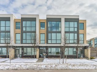 90 Little Creek Rd #8, Mississauga, ON L5R0E9