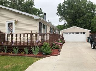 908 R G Curtiss Ave, Lansing, MI 48911