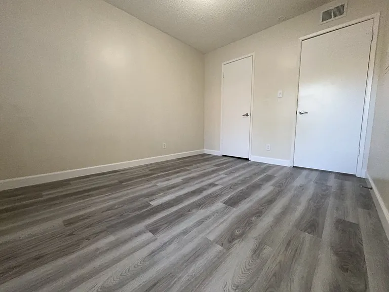 1901 Donner Ave #4 — Photo 6