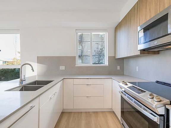 4th image of 11913 Burnett St #104