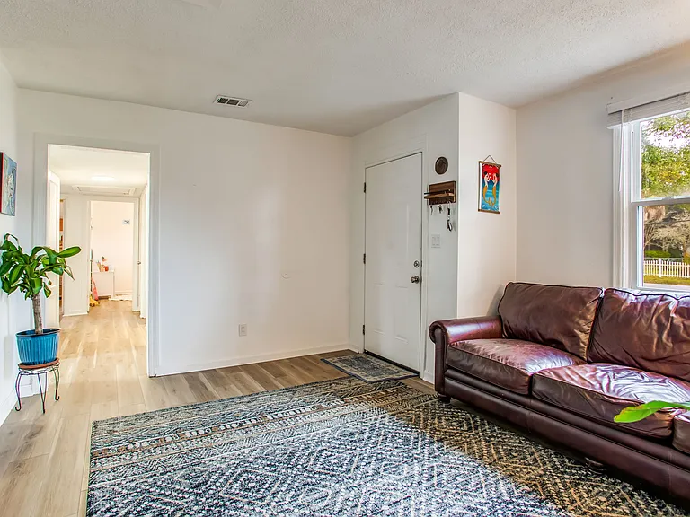 102 Alba Plena St — Photo 7