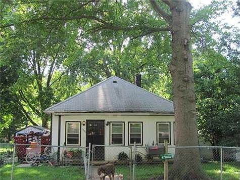 2nd image of 1300 Columbia Ave