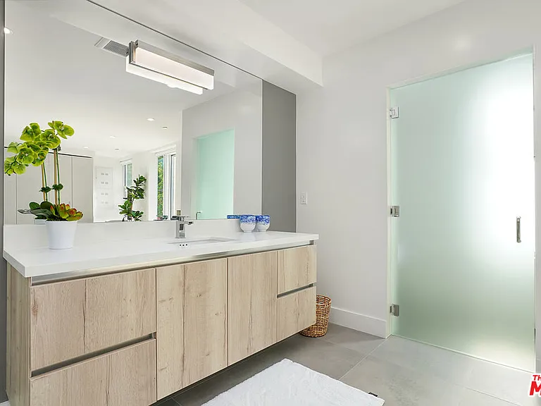 8210 Fountain Ave #302 — Photo 15