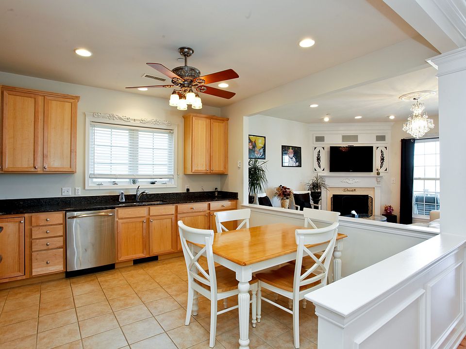 1st image of 26 Langdon Grv #26