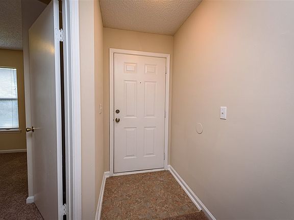 5th image of 2442 Townsquare Dr