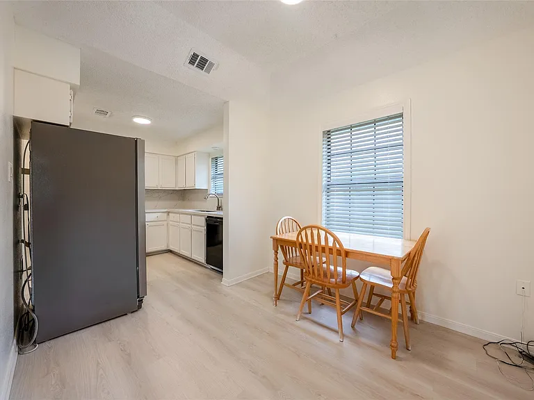 1702 Ireland Dr — Photo 8