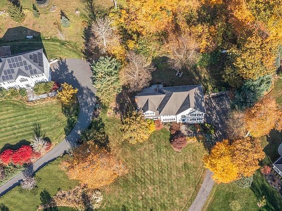 3rd image of 15 Wedgewood Court