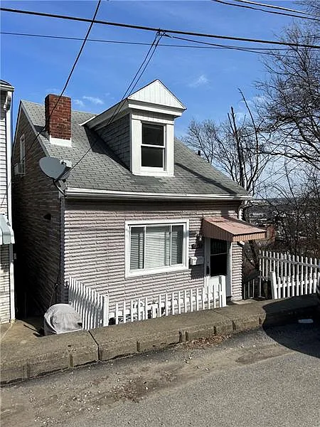 3 bed, 809 sqft, $2,200 — Photo 1
