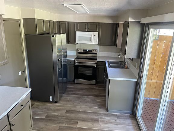 2nd image of 3312 S Raymond Cir