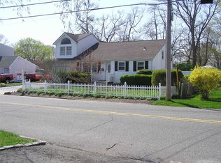 108 Foster Rd, Ronkonkoma, NY 11779