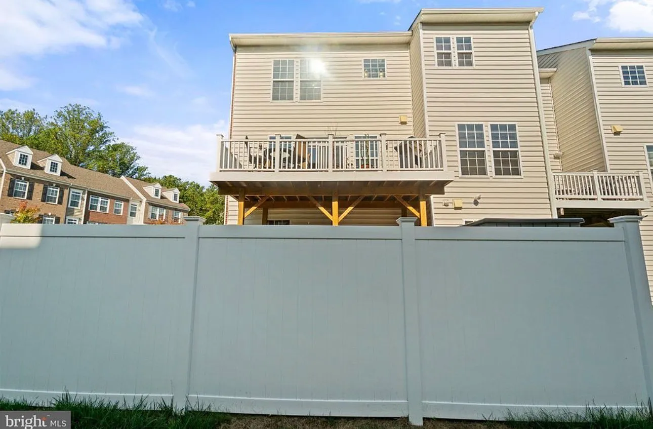 3 bed, 1760 sqft, $3,700 — Photo 4