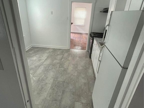 2nd image of 215 N Bermuda St #215