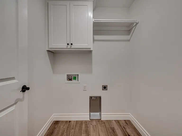 3233 Alameda St — Photo 22