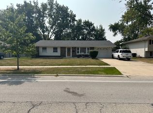 1035 Sharon Ln, Schaumburg, IL 60193