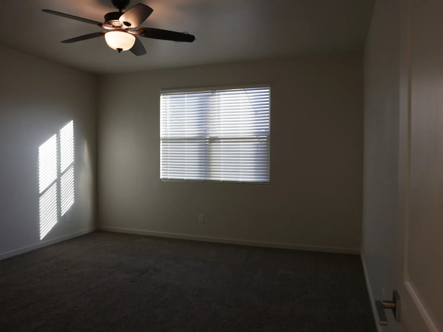 4 bed, 1976 sqft, $2,300 — Photo 3