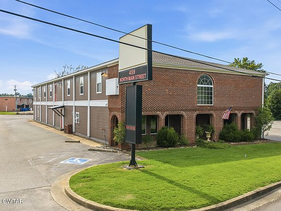 3rd image of 459 N Main St