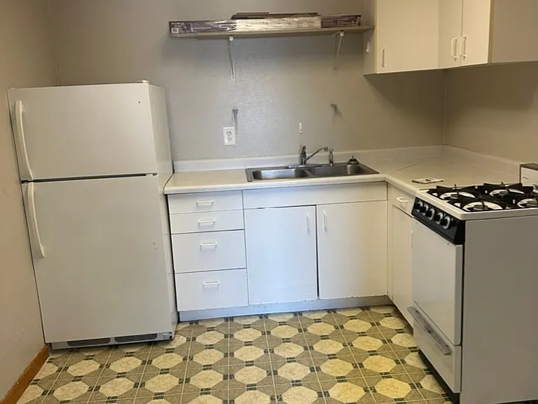 138 N Main St — Photo 8