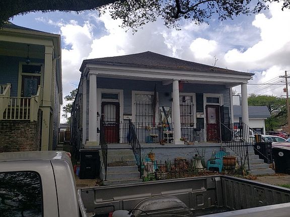 3rd image of 4046 Banks St #48