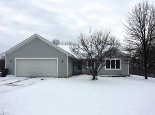 6077 Alamo Dr, Rockford, IL 61109