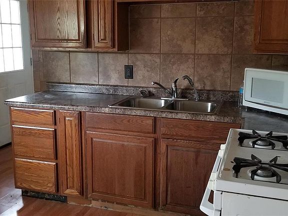 5th image of 8820 Bermuda Ave