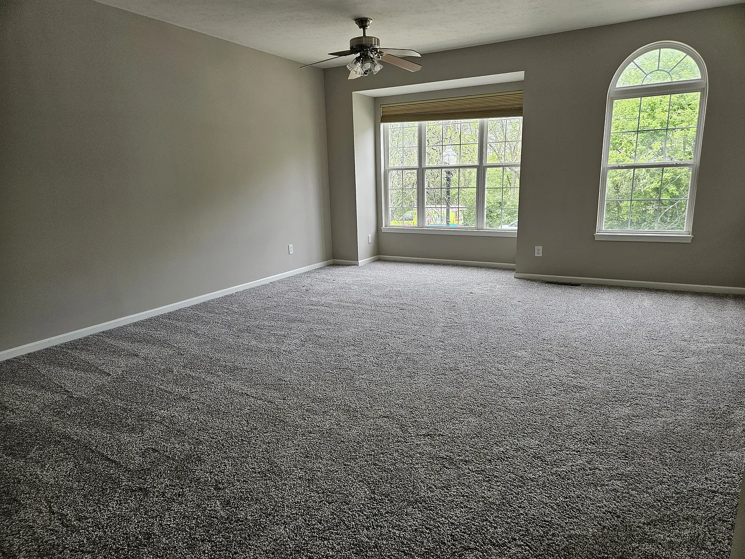 3 bed, 3.5 bath, 2520 sqft, $2,400 — Photo 2