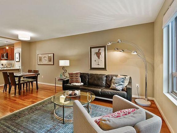 5th image of 325 Berry St APT 306
