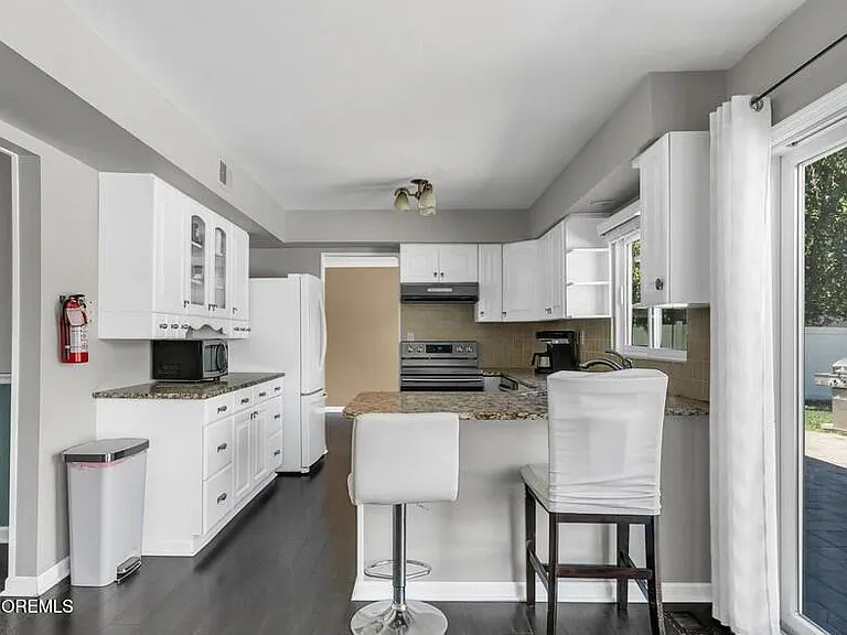960 Green Hill Blvd — Photo 32