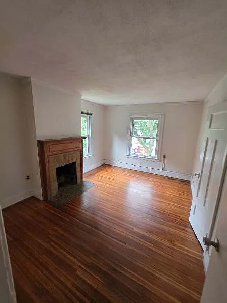 3 bed, 1000 sqft, $1,950 — Photo 2