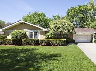 1252 Adirondack Dr, Northbrook, IL 60062