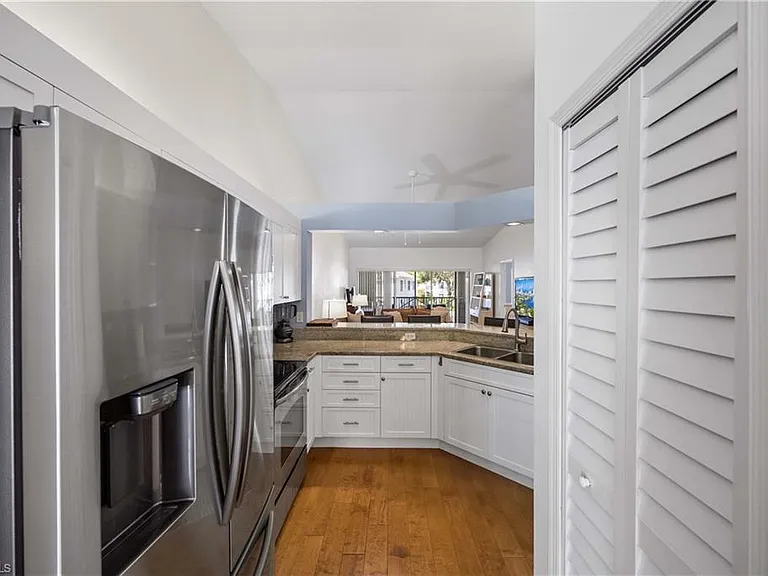 7050 Barrington Cir #202 — Photo 14