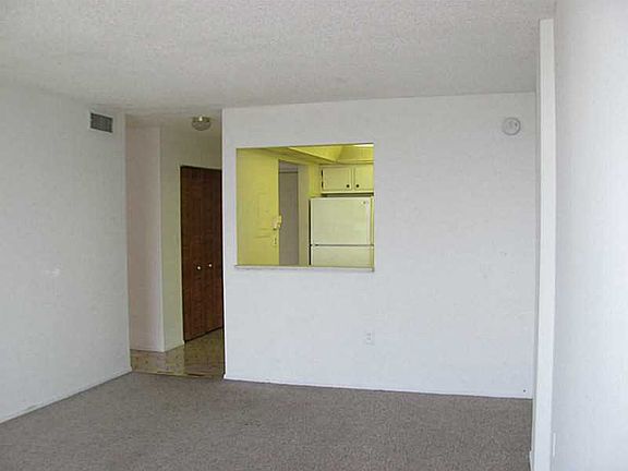 3rd image of 16851 NE 23rd Ave APT 606