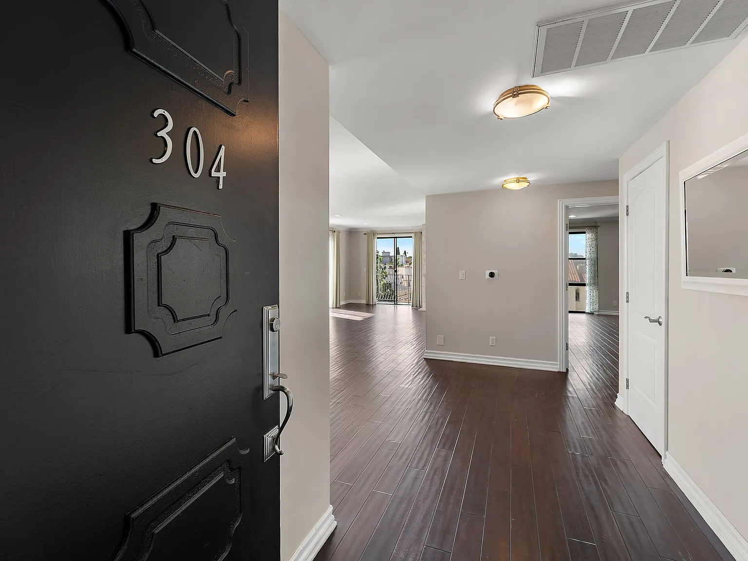 2 bed, 1638 sqft, $6,000 — Photo 1