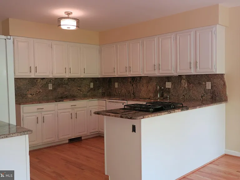 10295 Dunn Meadow Rd — Photo 13