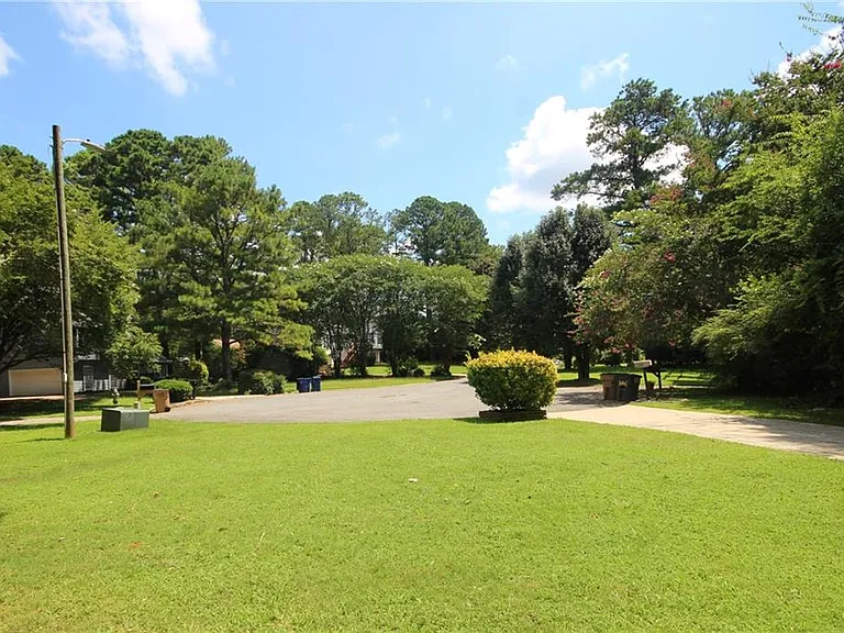 3310 Chastain Xing — Photo 39