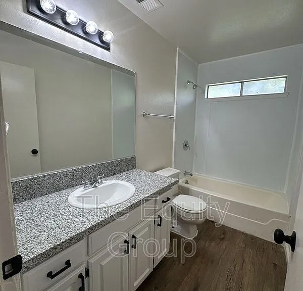 150 S Peppertree St — Photo 5