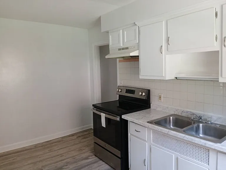 238 E Beechwood Ave — Photo 14