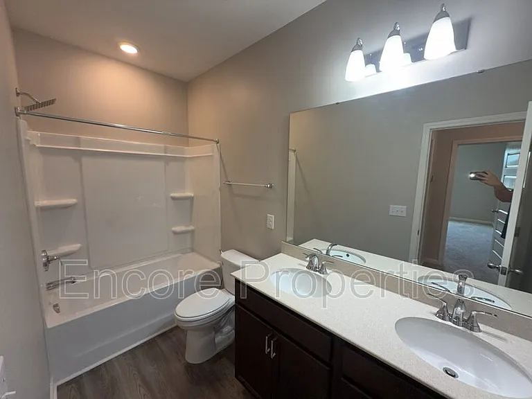 7704 Chestnut Creek Ct — Photo 12