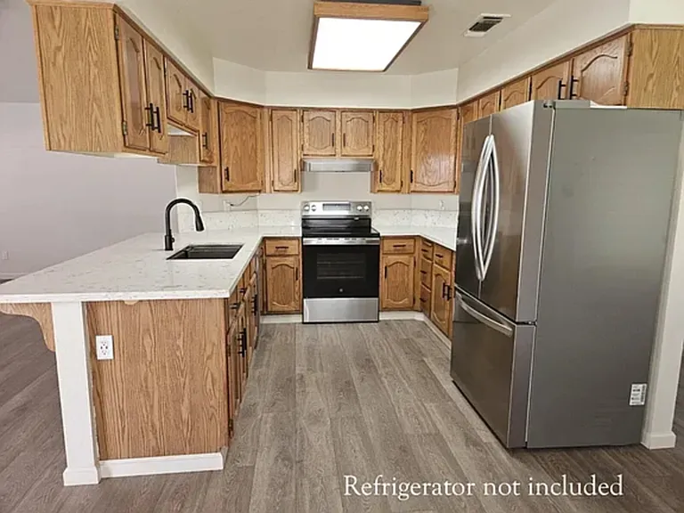 860 McArthur Ave — Photo 4