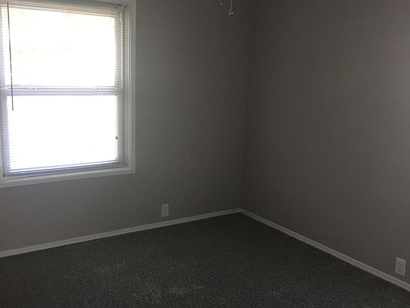 4th image of 418 Greenleaf Dr