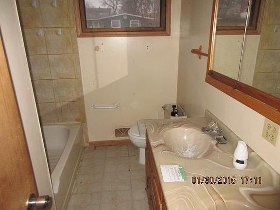 4th image of 10410 E 39th Ter