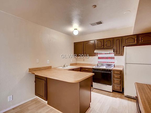 5th image of 220 Carlin Ave