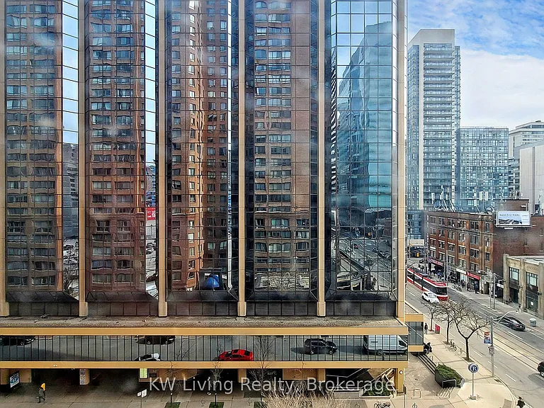 633 Bay St #814 — Photo 43