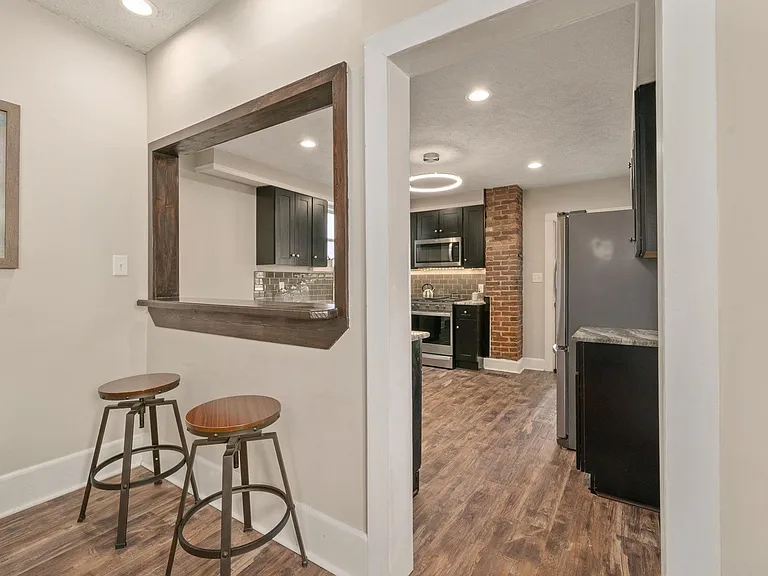 716 Siebert St — Photo 11